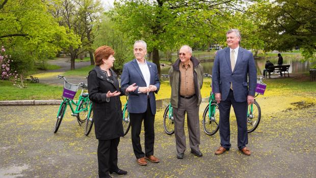 Dr. John D. Bennett, President and CEO of CDPHP, Carm Basile, CEO of CDTA, City of Albany Mayor Kathy Sheehan and CDTA Board Chairman Jayme Lahut Dr. John D. Bennett, President and CEO of CDPHP, Carm Basile, CEO of CDTA, City of Albany Mayor Kathy Sheehan and CDTA Board Chairman Jayme Lahut